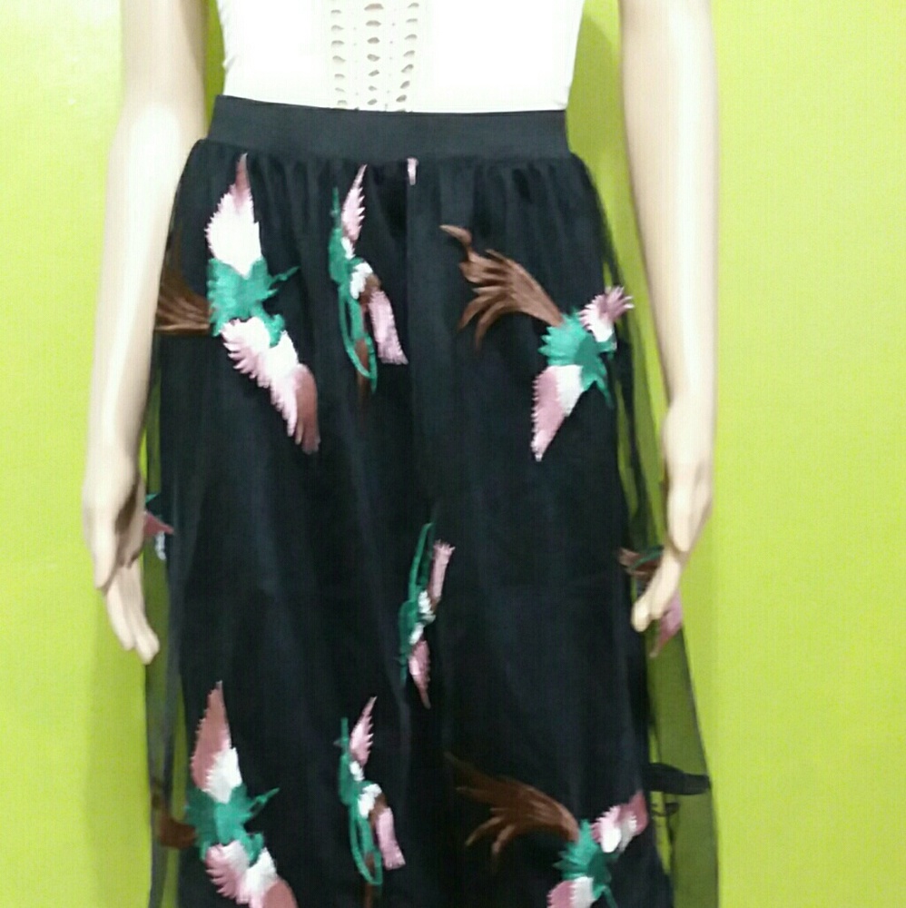 NWT SANDPiper Embroidered Hummingbird Skirt